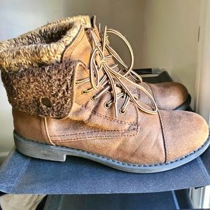 Women's hiking boots